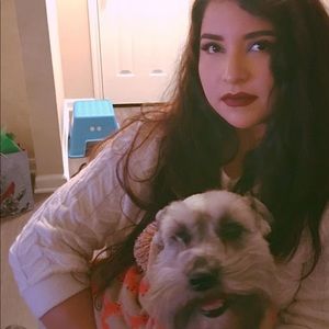 Meet your Posher, Claudia